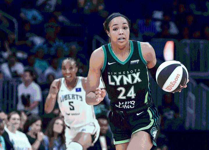 Napheesa Collier scores 32 points in her return