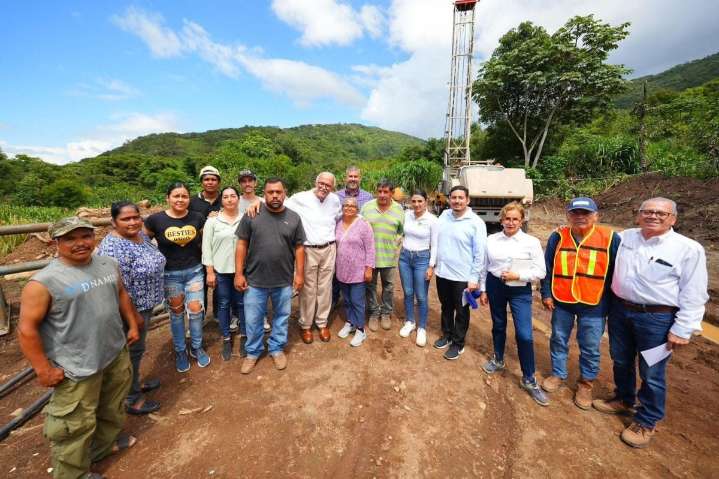 Navarro Quintero garantiza abasto de agua a familias nayaritas