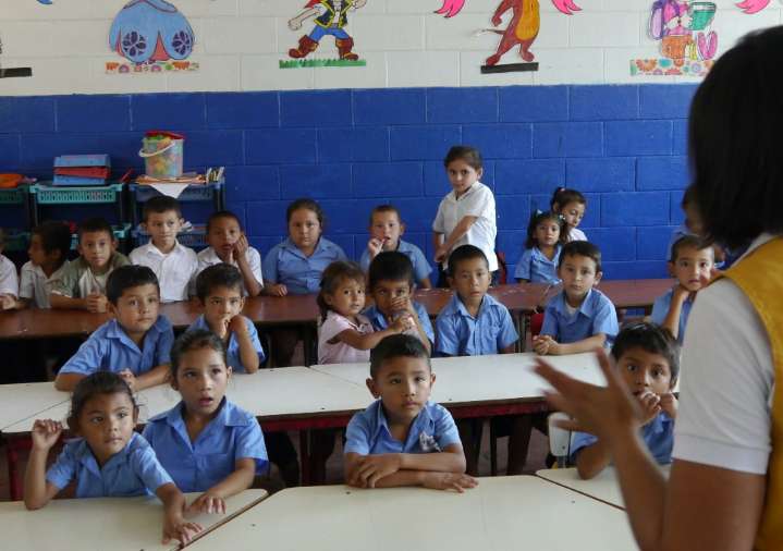 Destacan nueva política en escuelas de El Salvador