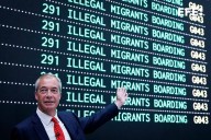 Farage promete detener y deportar a los migrantes que entren en el Reino Unido en botes