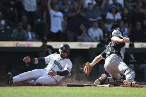 Canzone hits walk-off single in 11th and Mariners top White Sox 4