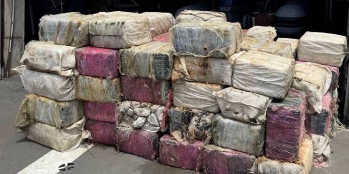 España detiene un barco con bandera venezolana cargado con tres toneladas de cocaína