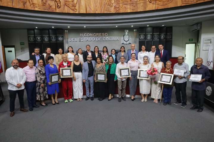 Distingue Congreso de Colima a siete adultos mayores de 100 años