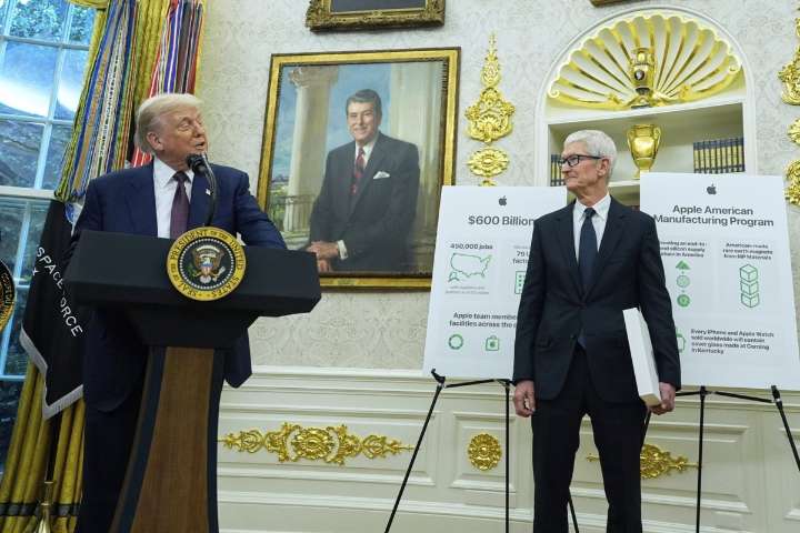 Trump announces Apple investing another $100 billion in US manufacturing