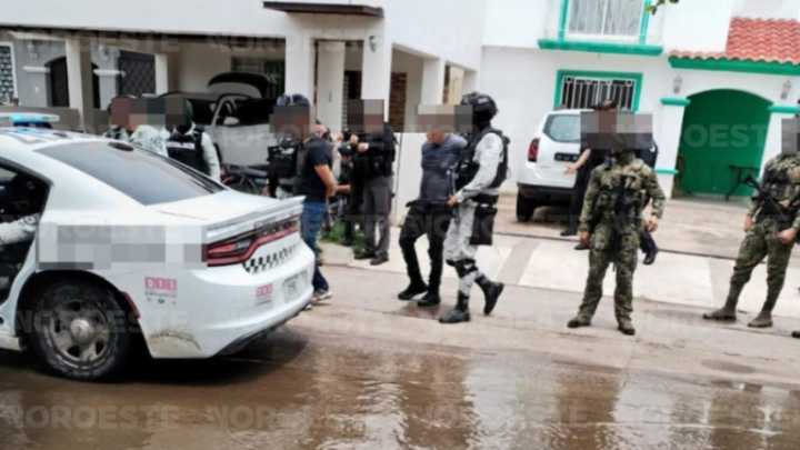 Detienen a dos hombres en Culiacán tras cateo; aseguran armas y vehículo robado