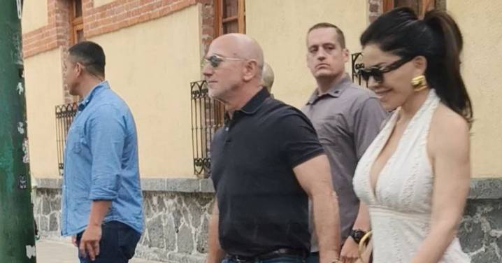 Jeff Bezos y Lauren Sánchez visitan la Casa Azul de Frida Kahlo en CDMX