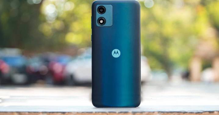 Este Motorola cuesta menos de 100 dólares y tiene pantalla HD, 1TB de memoria y 5000 mAh