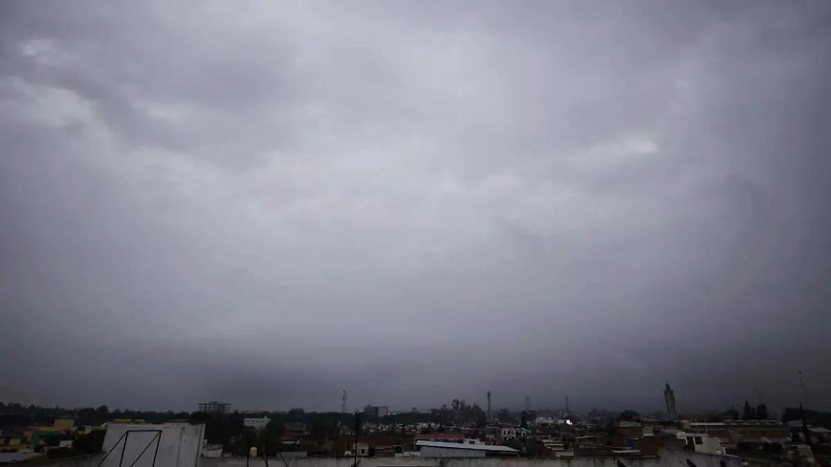 No sueltes tu paraguas, se mantendrán fuertes lluvias en Michoacán