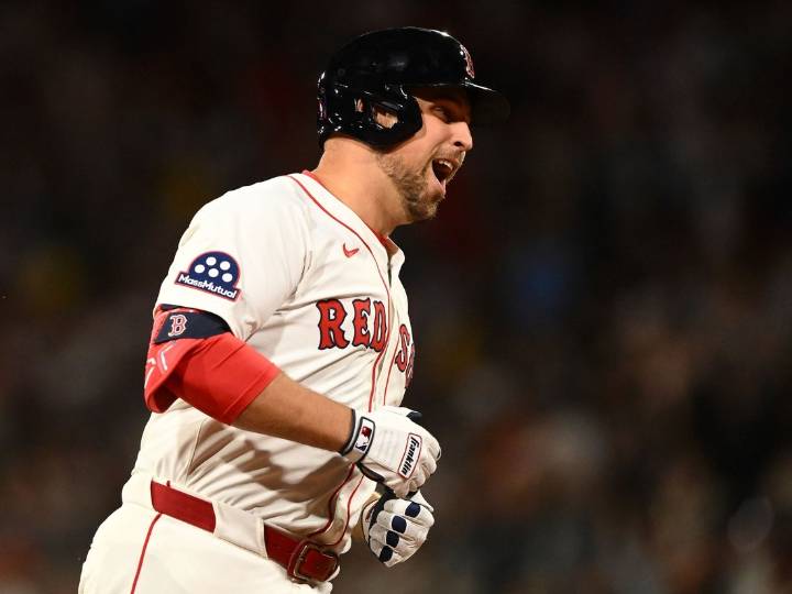 Deadspin | Red Sox activate 1B Nathaniel Lowe from paternity list