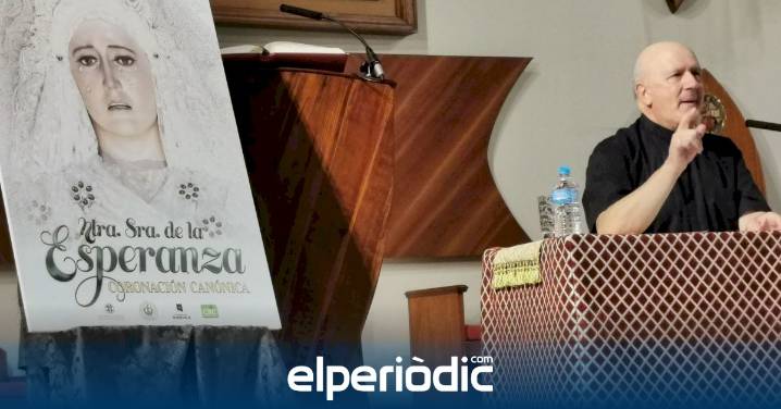 D. Aurelio Ferrándiz ofreció la conferencia: María, peregrina de Esperanza