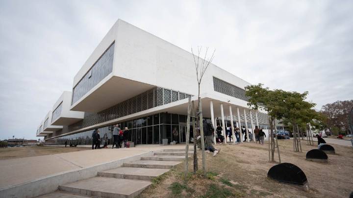 Un hombre murió de un paro cardíaco mientras disputaba un partido de fútbol