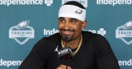 Jalen Hurts spoke at length with Shedeur Sanders after Eagles-Browns joint practice, says, 'You've got to want it.'