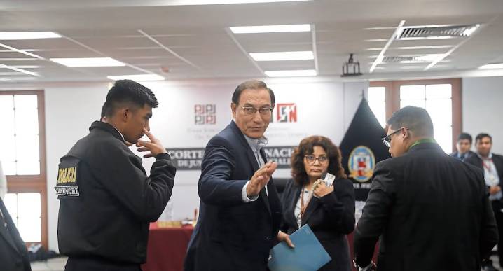 Martín Vizcarra reza para que no lo lleven a la cárcel de Lurigancho