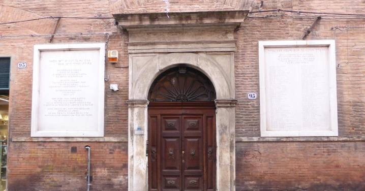 Hacer un café en Ferrara intentando parecer italiano