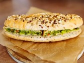 Mujer murió en Italia tras comer un sándwich de brócoli con una bacteria mortal