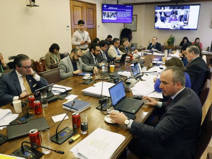 Comisión de Hacienda de la Cámara aprueba proyecto que pone fin al CAE y crea el FES