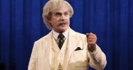 Richard Thomas dons wig and mustache to play icon Mark Twain in one