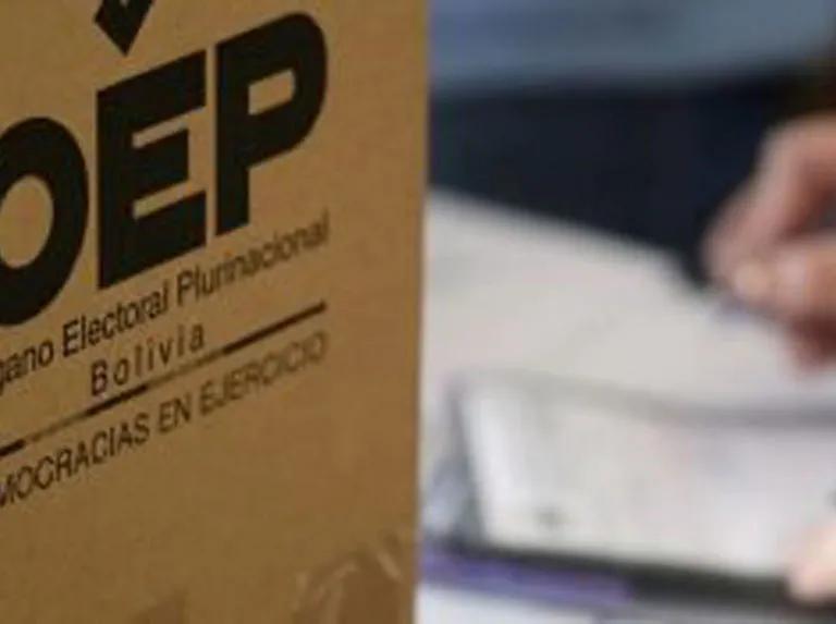 Más de 7,9 millones de bolivianos ejercen su derecho al voto este domingo