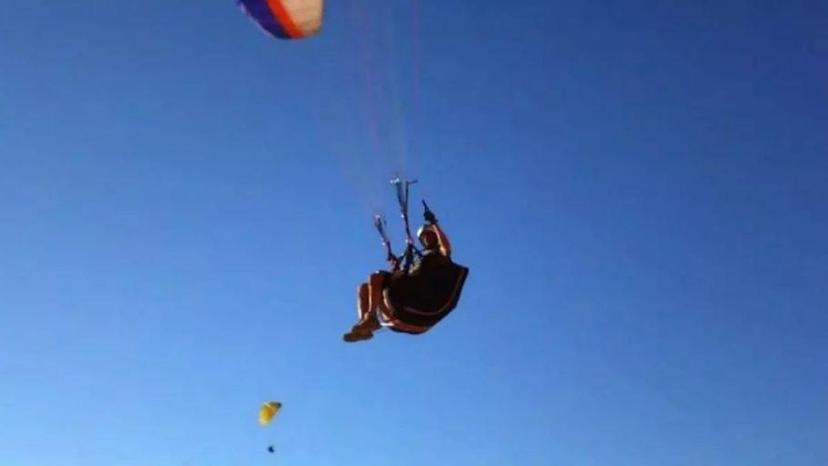 Herido un hombre tras caer de un parapente con hélice en pleno vuelo en Caravaca
