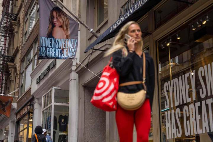 Acciones de American Eagle suben tras anuncio de Sydney Sweeney 