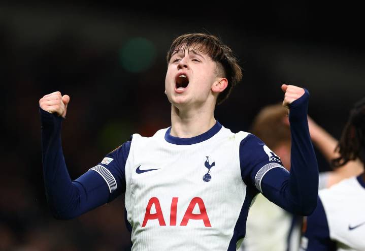 Mikey Moore: Tottenham confirm new contract for highly rated young star