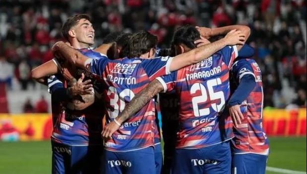 Unión arrasó en Córdoba y goleó a Instituto
