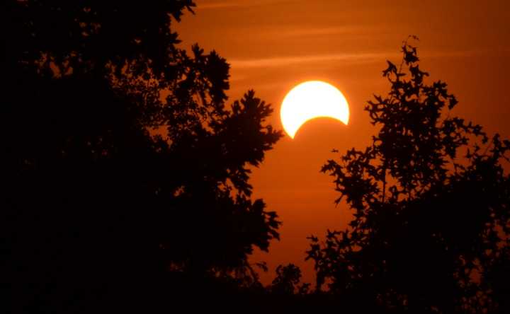 Eclipse | Un poema de Marianne Toussaint