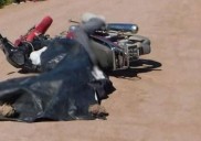 Hallaron a un motociclista muerto en un camino vecinal e investigan si hubo otro rodado involucrado