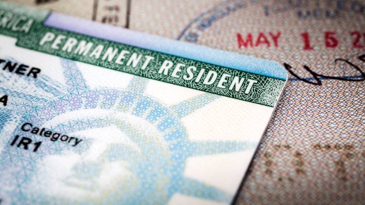 Te explicamos: ¿qué es la visa EB-2, que te abre una puerta a la “green card”?
