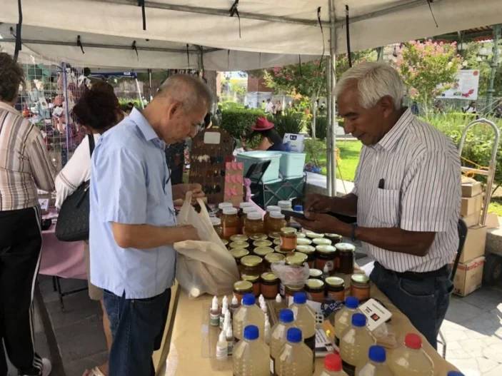 Instalan Feria de Productores Locales en Plaza de Armas