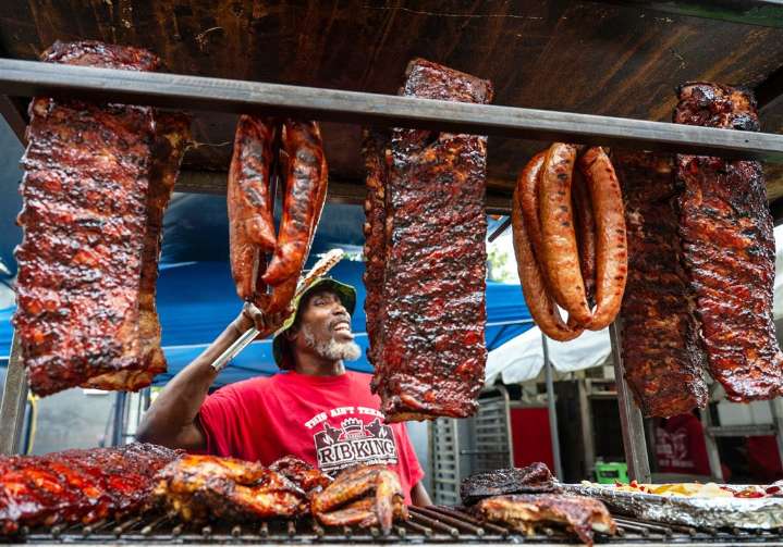 Pittsburgh's annual rib fest boasts loud flavor