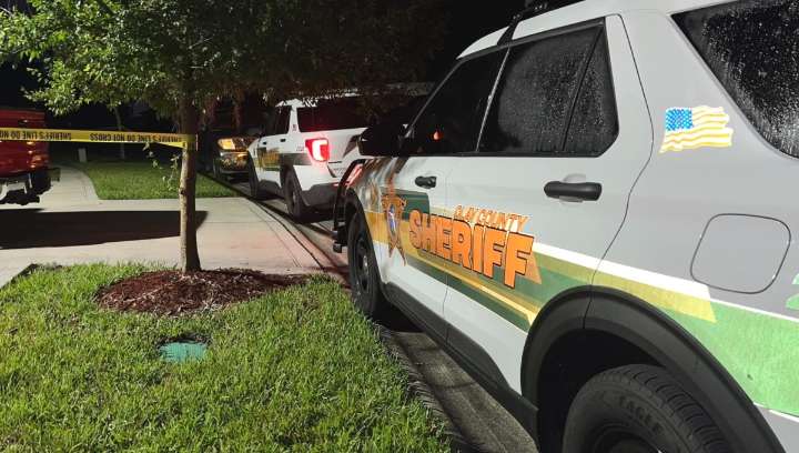 Niño de 14 años mató a sus padres en Florida y esperó para ser arrestado