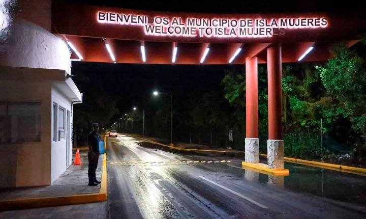 Gobierno de Isla Mujeres concluye modernización del alumbrado público en la carretera Punta Sam