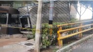 ¡Quedaron con los pelos de punta! Camión se incrustó en la portería de un edificio en Sabaneta