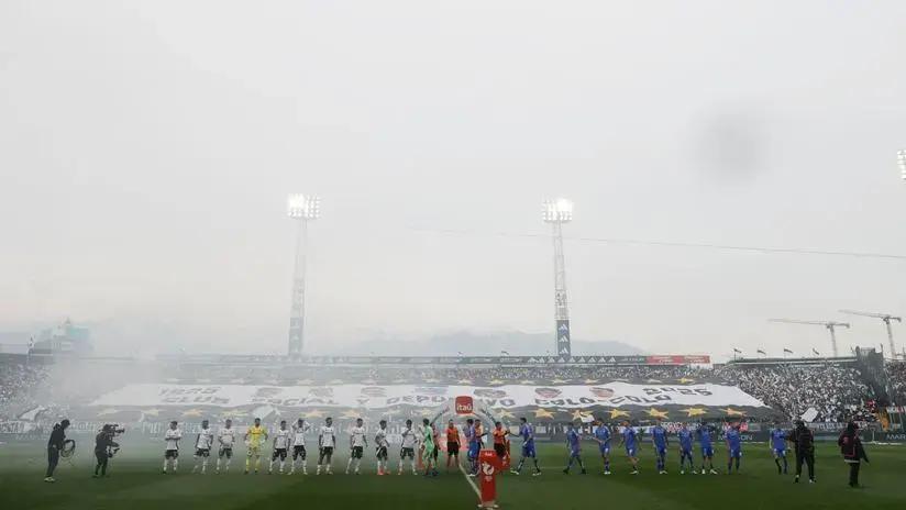 Hincha de Colo Colo muere tras caer del techo del estadio Monumental en partido con la Universidad de Chile