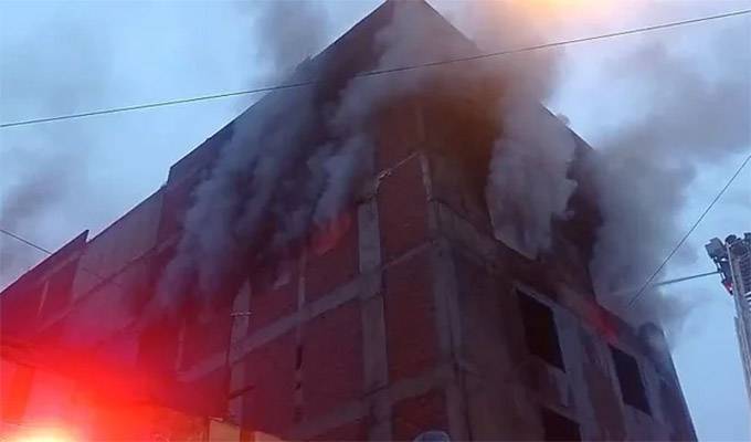 Incendio consume almacén en el Cercado de Lima: 15 unidades de los bomberos atendieron la emergencia