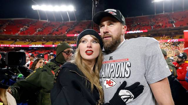 Taylor Swift recibe anillo de compromiso de su novio Travis Kelce