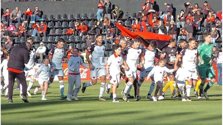 Colón, una lista con muchas novedades para el duelo ante Defensores de Belgrano