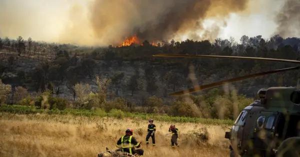 Incendio forestal en Francia amenaza con reavivarse
