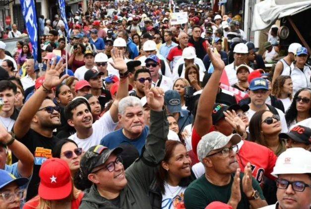 Caracas se moviliza por la unión nacional ante amenazas de EEUU