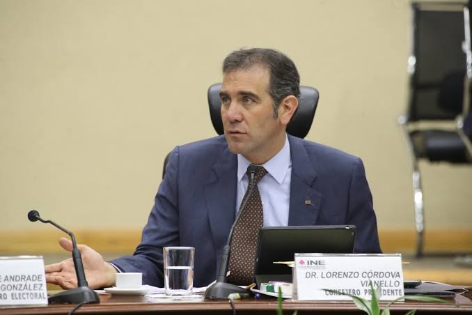 Corte ordena a SEP eliminar mención de Lorenzo Córdova en libro de texto de Sexto de Primaria por vulnerar su honor
