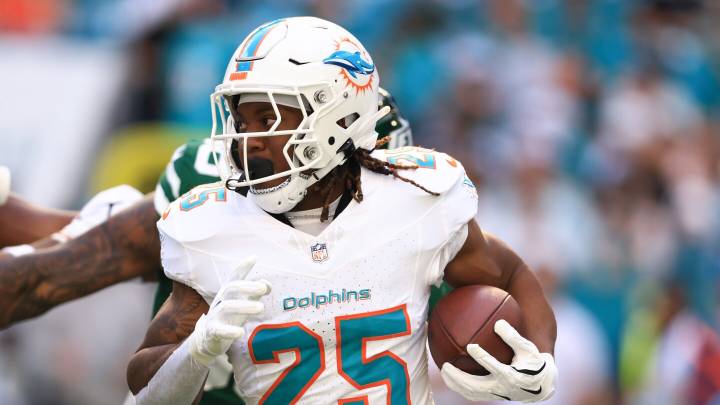 Dolphins RB Jaylen Wright had leg surgery, JaMycal Hasty signs to practice squad