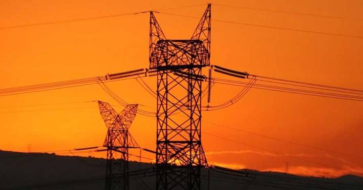 Van 30 amparos contra regulación energética ante autoabasto ilícito