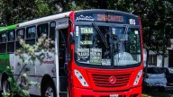Autobuses destartalados, chatarras móviles, los beneficiarios del «Tarifazo»