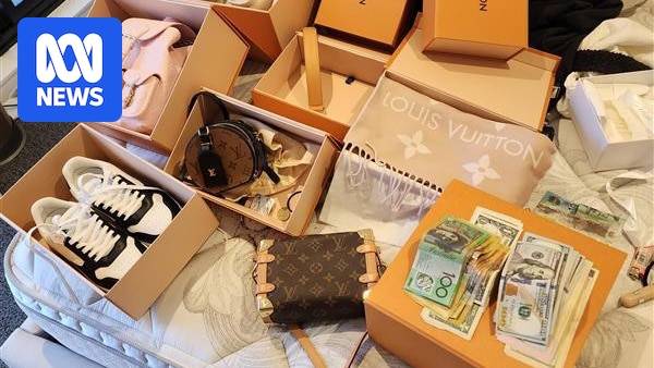 Postal worker charged over alleged $1.4m fraud from stolen bank cards in Sydney's east