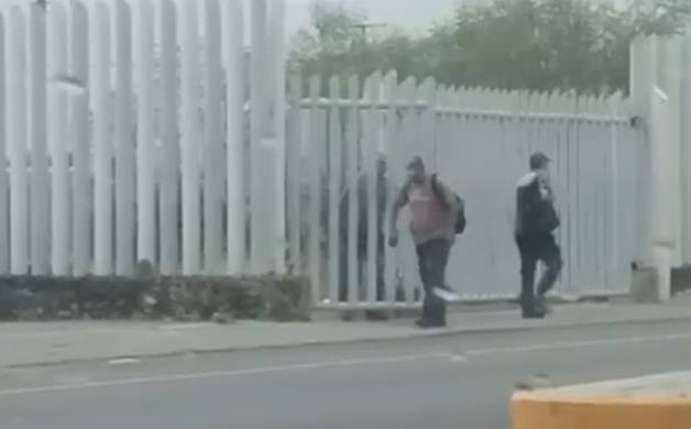Obreros de AHMSA muestran video de guardias en presunto saqueo