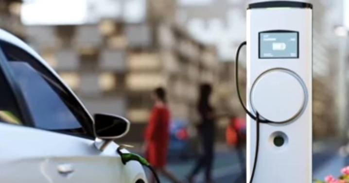 This Labor Day is a good time to save money on an electric vehicle, Edmunds says