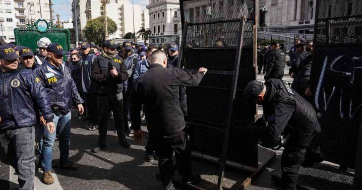 Disturbios en el Congreso este miércoles: marcha de jubilados y un fuerte operativo policial