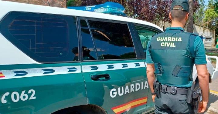 La rápida actuación de la Guardia Civil salva la vida a un hombre en Zujaira tras caer desde un muro