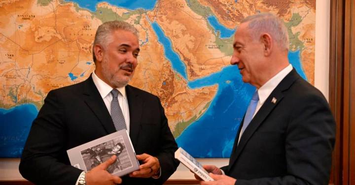 Le llueven críticas al expresidente Iván Duque por su encuentro con el primer ministro israelí Benjamin Netanyahu